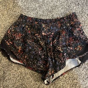 Lululemon hotty hot shorts size 6, 2.5 inch inseam
